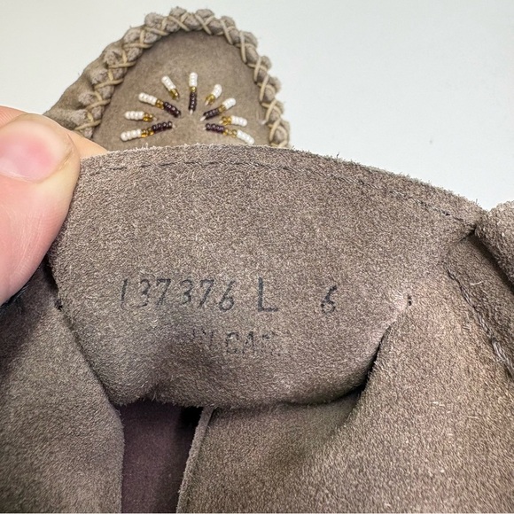 Laurentian Chief Apache Narrow Fringe Beaded Moccasin Grey Suede Made In Canada - Picture 9 of 9